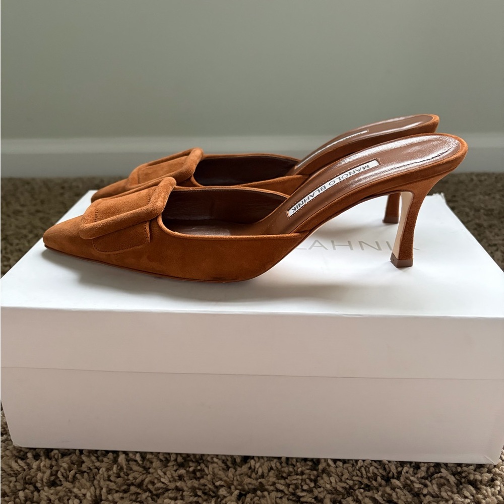Manolo Blahnik Suede Pointed Mule in Rust Brown - Picture 3 of 9